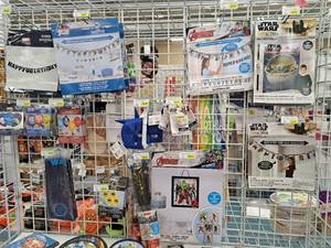 lot 2080 image: Assorted Party Supplies - Super Hero