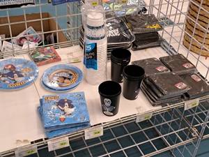 lot 2089 image: Assorted Party Supplies - Cups, Napkins, Plates