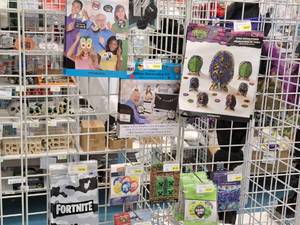 lot 2088 image: Assorted Party Supplies