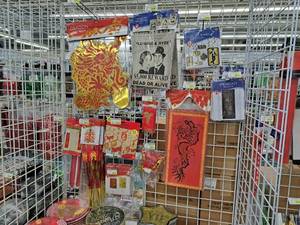 lot 2104 image: Assorted Asian and Vintage Dcor