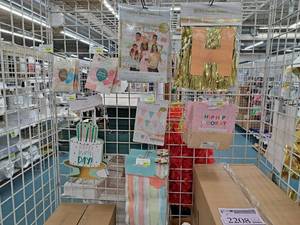 lot 2211 image: Assorted Birthday Party Decorations