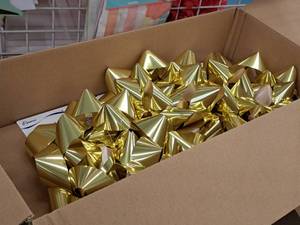 lot 2208 image: Lot of (6) Berwick Gold Mega Bows