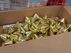 lot 2210 image: Lot of (6) Berwick Gold Mega Bows