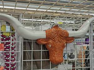 lot 2191 image: Lot of (13) Long Horn Steer Decorations
