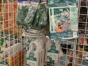 lot 2194A image: Assorted Koala Bear Themed Decorations, Plates, Napkins