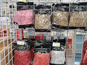 lot 2159 image: Assorted Packs of Shredded Paper