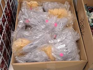 lot 2163 image: Box of Assorted Twist Tie Bows