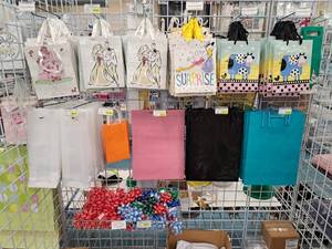 lot 2147 image: Assorted Gift Bags
