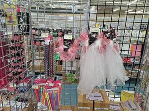 lot 2231 image: Assorted Willie Headbands, Necklaces, Straws, Beads