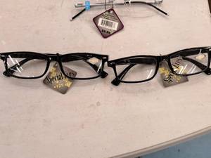 lot 2353 image: Lot of (2) 125 Reading Glasses