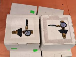 lot 2385 image: Lot of (2) Helium Gas Tank Regulator Valves (New)
