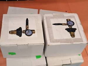 lot 2386 image: Lot of (2) Helium Gas Tank Regulator Valves (New)