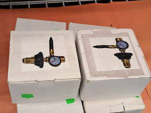 lot 2387 image: Lot of (2) Helium Gas Tank Regulator Valves (New)