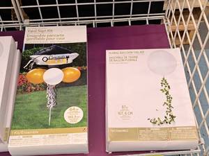 lot 2425 image: Yard Sign Kit, Floral Balloon Tail Kit
