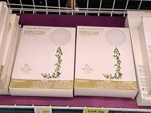 lot 2426 image: Lot of (2) Floral Balloon Tail Kits