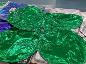 lot 2605 image: Lot of (1 Pack) Green Foil Balloon Quad Balloons 25-count ( 25 Total Items ) 25x25