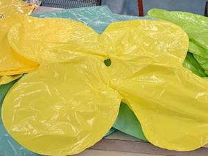 lot 2622 image: Lot of (1 Pack) Yellow Foil Balloon Quad Balloons 25-count ( 25 Total Items ) 25x25