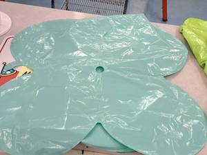 lot 2624 image: Lot of (33) Green Foil Balloon Quad Balloons 25x25