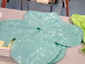 lot 2625 image: Lot of (25) Green Foil Balloon Quad Balloons 25x25