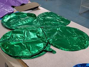 lot 2642 image: Lot of (13) Green Foil Balloon Quad Balloons 30x30
