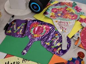 lot 2645 image: Lot of (7) Balloons (3) Mom 16x6, Happy Mothers Day 11x12