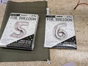 lot 2737 image: La Fete 34 (7) #5 and (1) #6 Foil Balloons