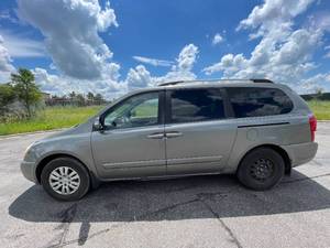 2011 Kia Sedona LX - 2 OWNERS