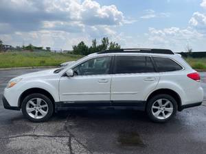 2014 Subaru Outback 2.5I Premium - AWD - 2 OWNERS