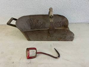 lot 23 image: Antique Grain Scoop & Hay Hook