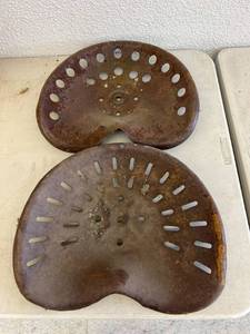lot 29 image: Tractor Seats