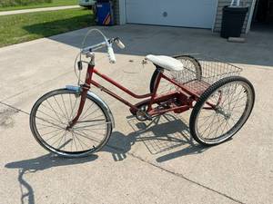 lot 1 image: Columbia 3 Speed 3 Wheel Bicycle