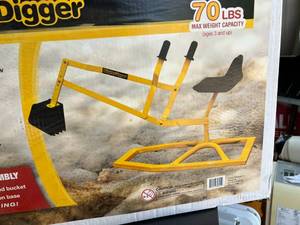 lot 4 image: Mighty Digger