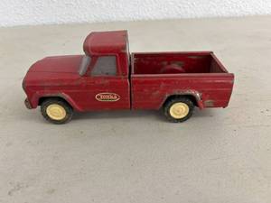 lot 13 image: Tonka Jeep