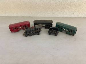 lot 15 image: Cast Iron Train