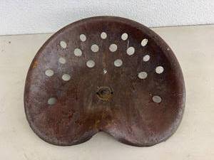 lot 40 image: Large Tractor Seat