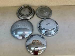 lot 48 image: Chevrolet & Plymouth Hubcaps