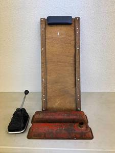 lot 59 image: Chevrolet Valve Covers, Creeper & 3 Speed Floor Shifter