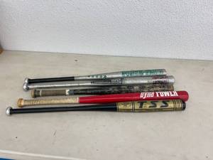 lot 67 image: Softball Bats