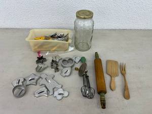 lot 89 image: Cookie Cutters, Silverware & Vintage Kitchen Items