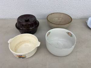 lot 92 image: Vintage Bowls
