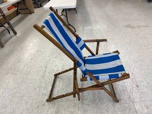 lot 101 image: Adjustable Folding Patio Chair