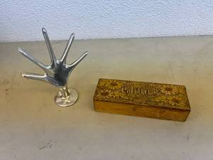 lot 116 image: Wood Box & Ring Stand