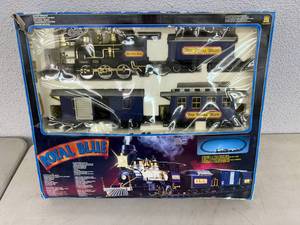 lot 122 image: Royal Blue Train Set