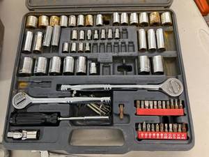 lot 127 image: Tools & Hardware Items