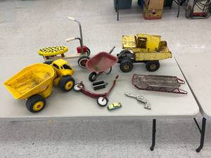 lot 135 image: Toys
