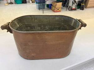lot 136 image: Copper Tub