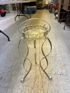 lot 157 image: Floor Stand Ash Tray