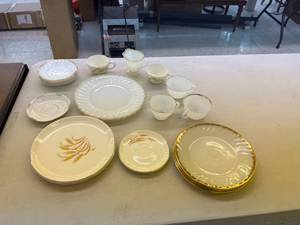 lot 161 image: Gold Trimmed Place Settings - Fire King