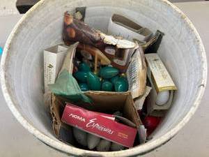 lot 178 image: Outdoor Holiday Bulbs