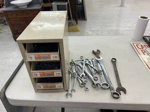 lot 198 image: Wrenches, Lag Screws & Storage Drawers